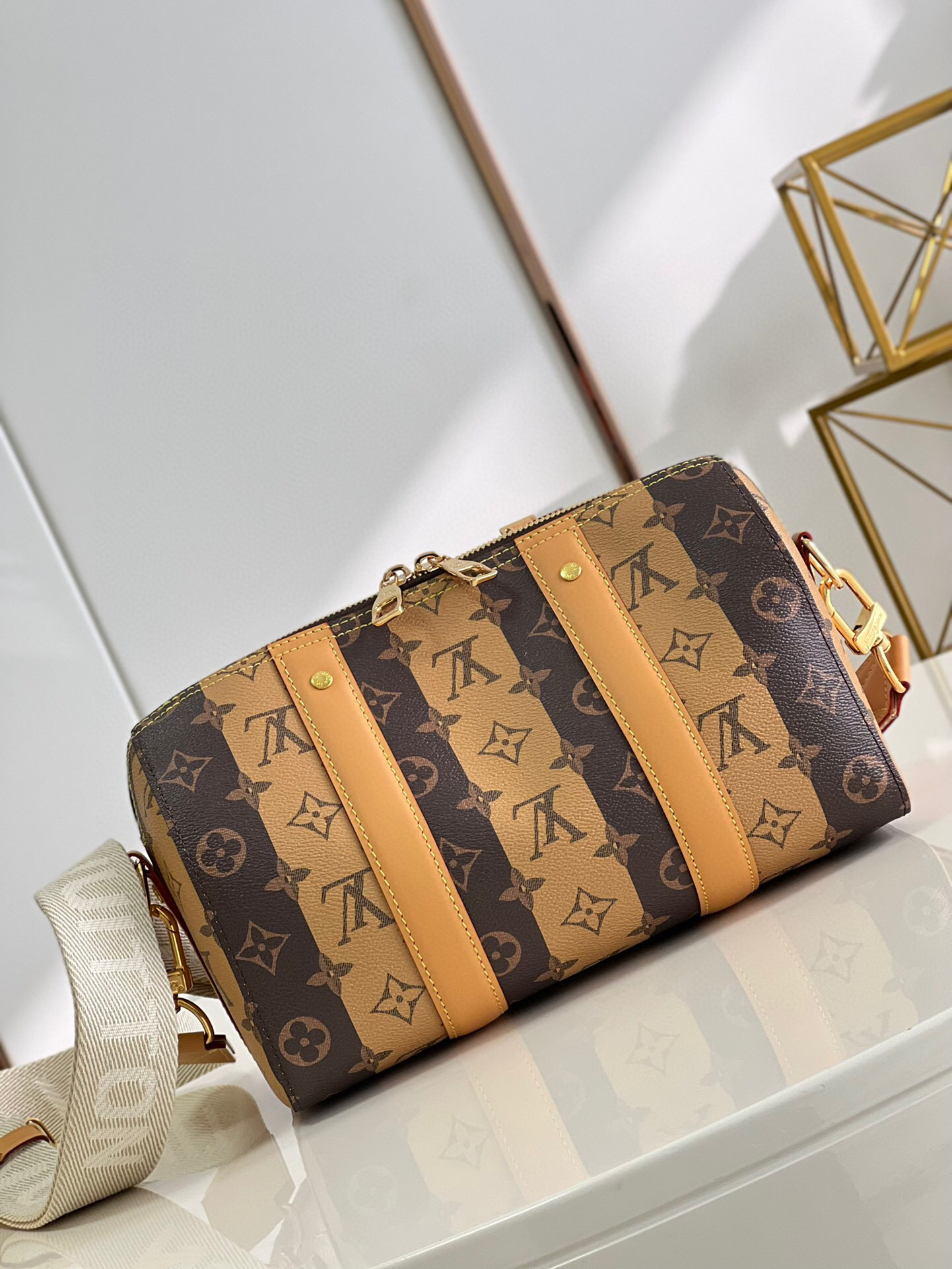 l**is V*t*n city keepall
