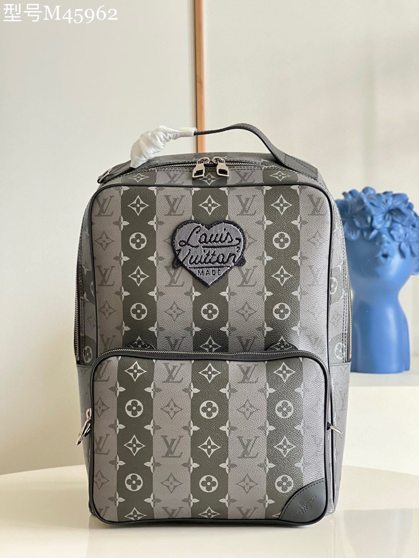 l**is V*t*n utilitary backpack