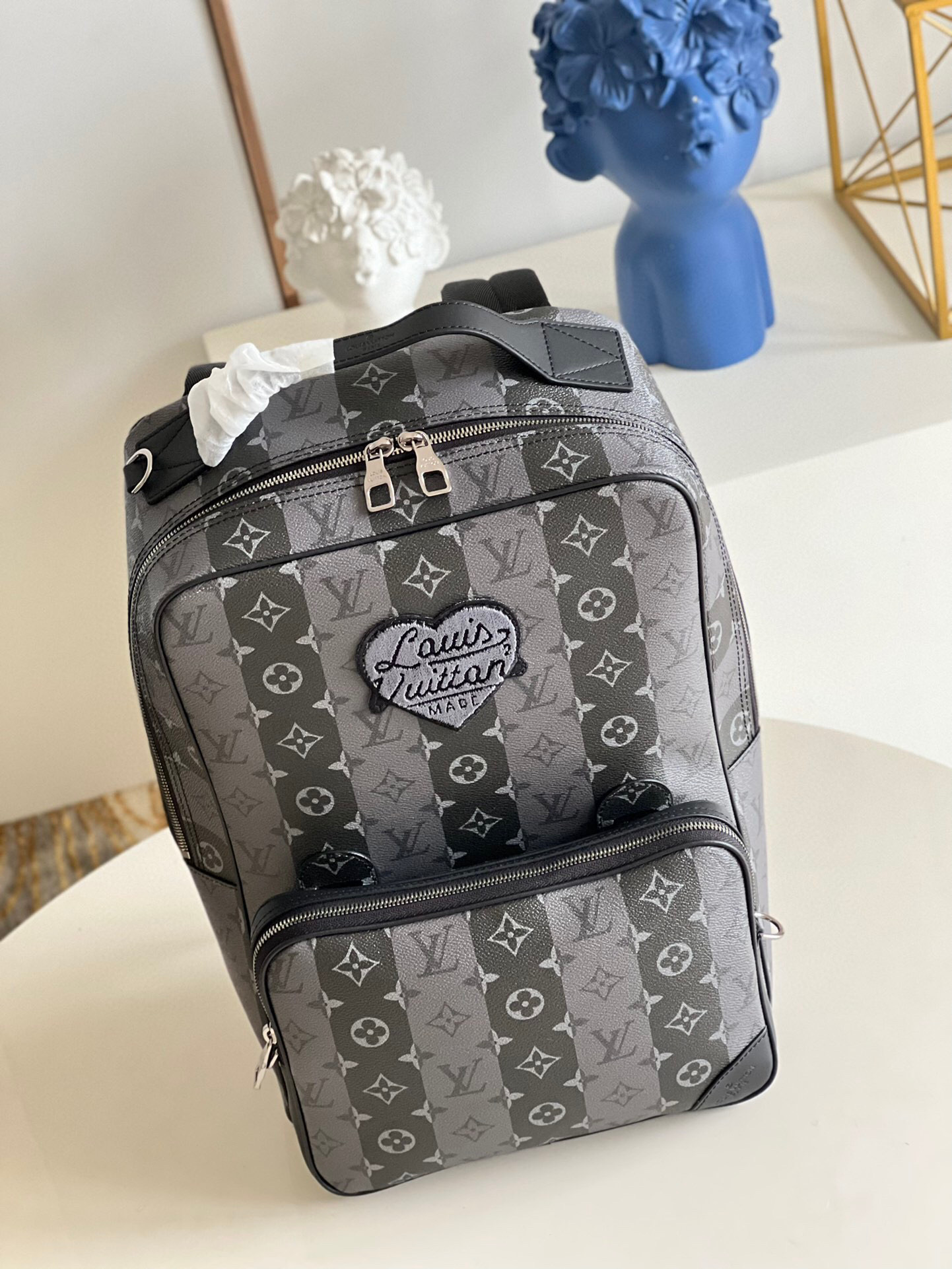 l**is V*t*n utilitary backpack
