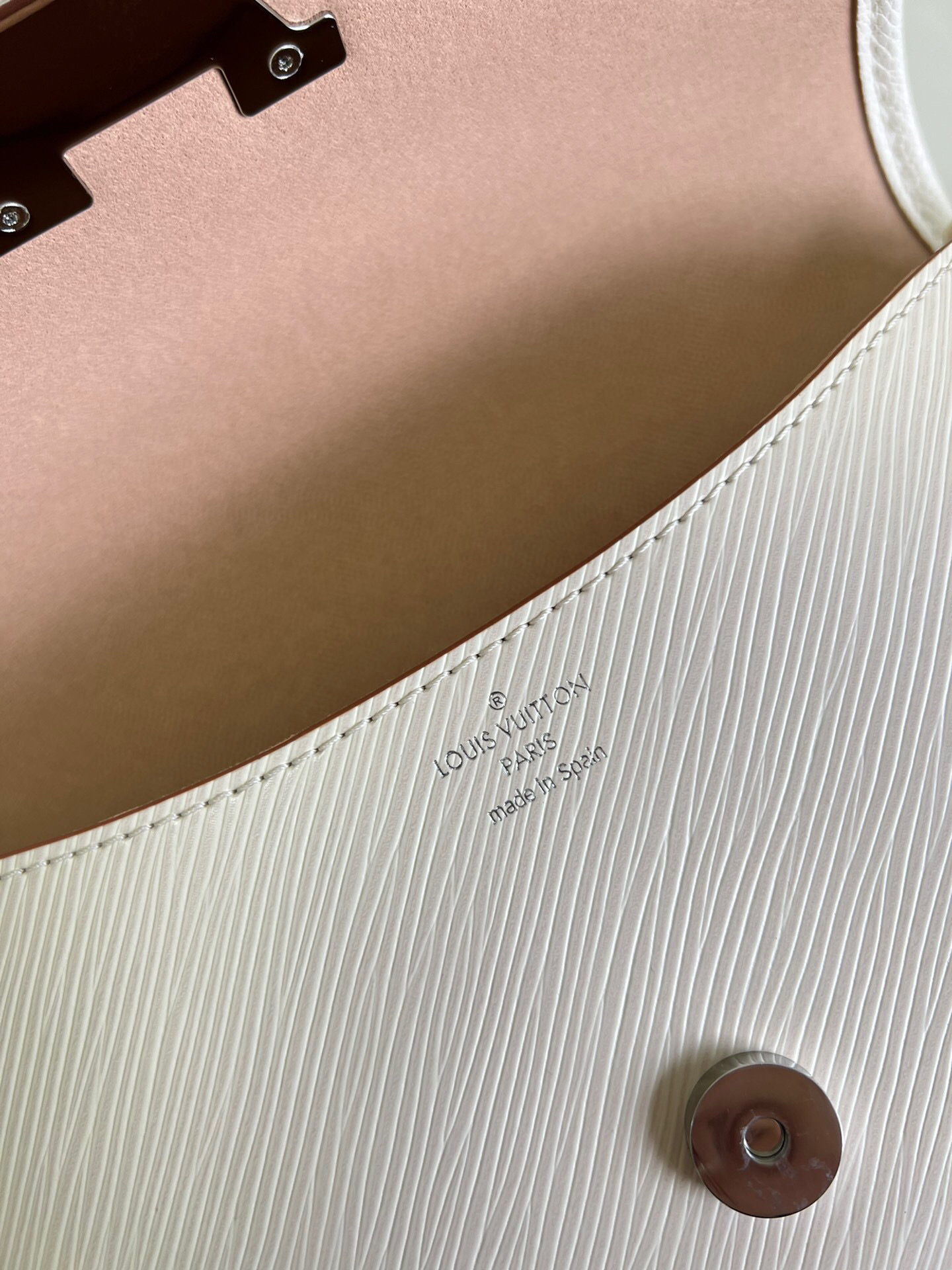 l**is V*t*n buci bag