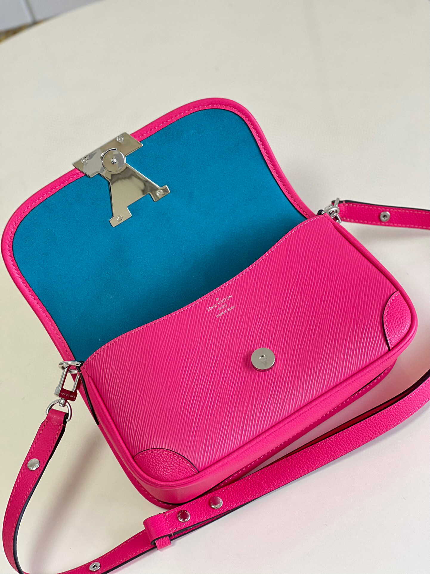 l**is V*t*n buci bag