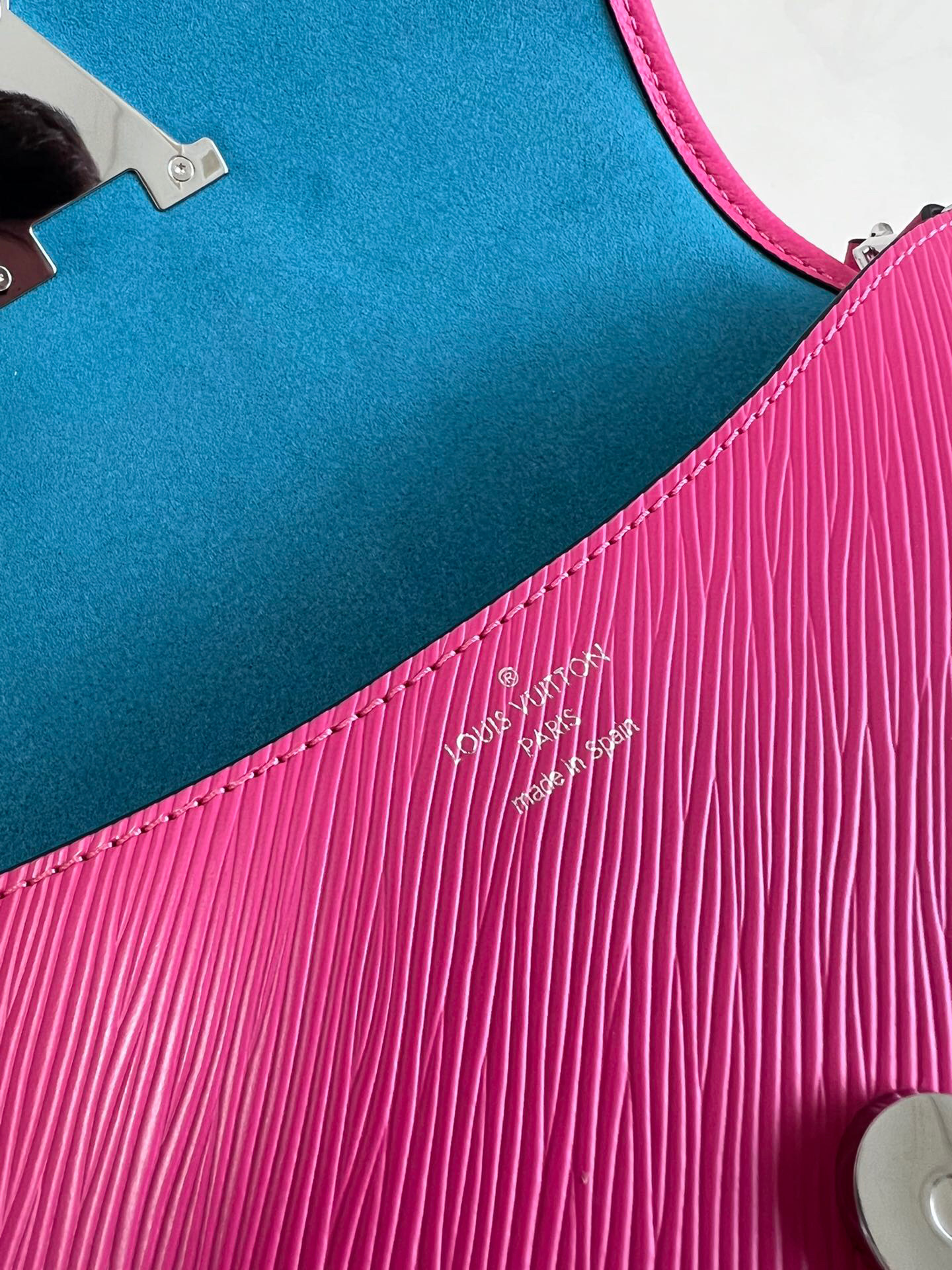 l**is V*t*n buci bag