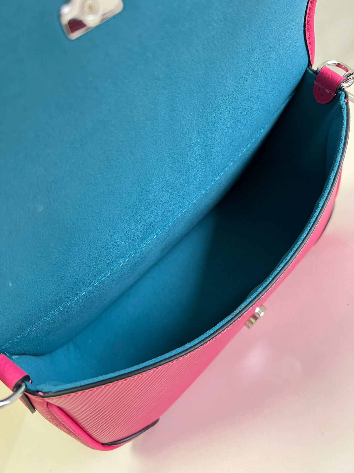 l**is V*t*n buci bag