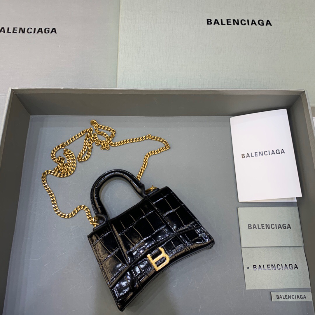 Ba*len*cia*ga hourglass