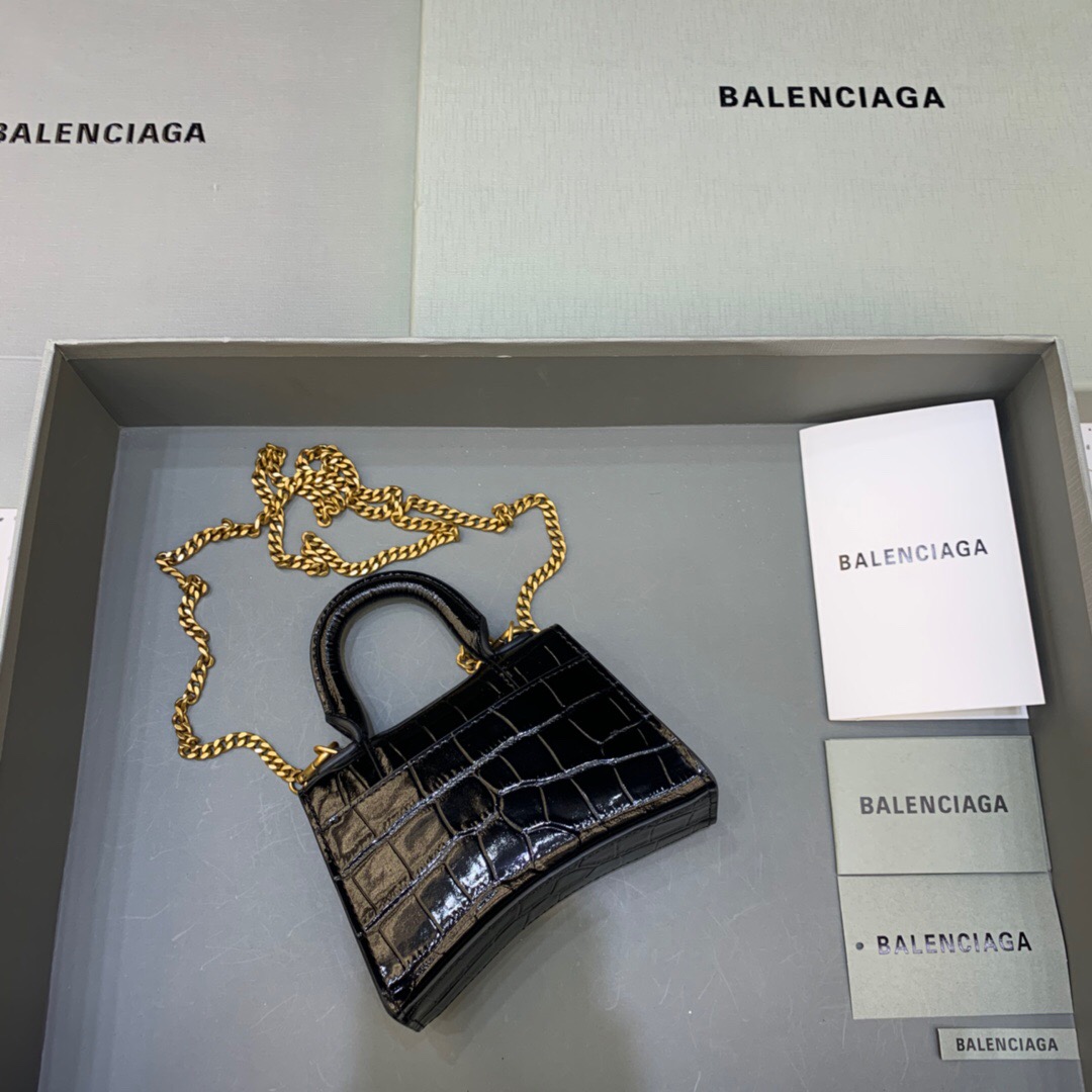 Ba*len*cia*ga hourglass