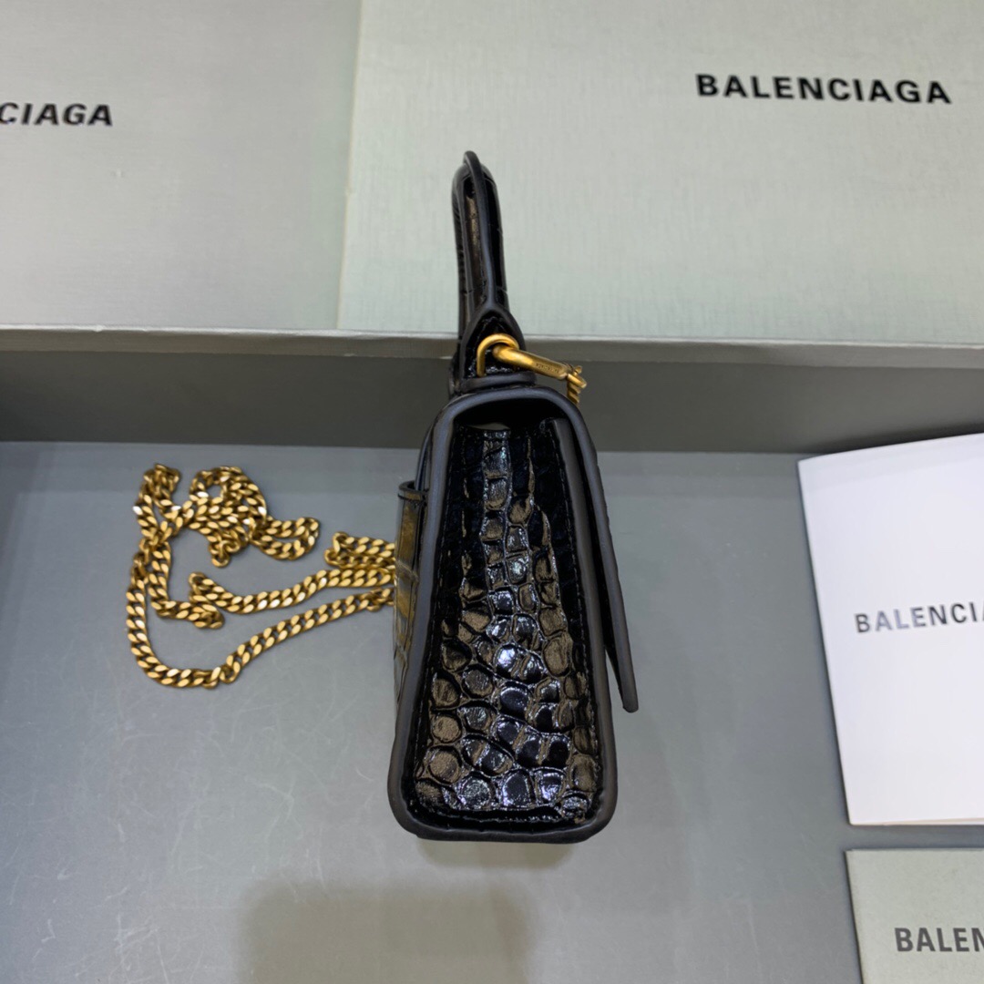 Ba*len*cia*ga hourglass