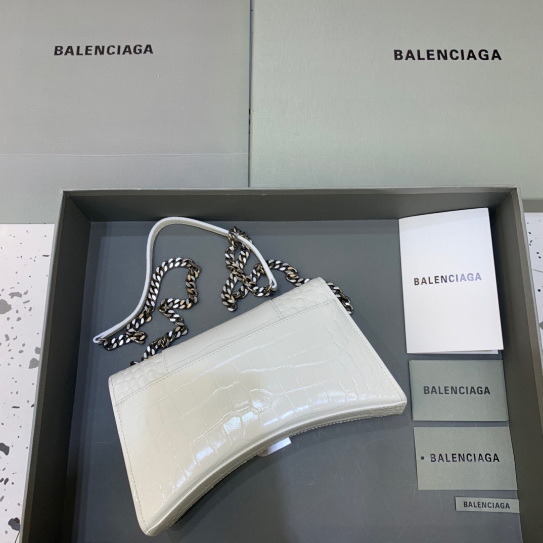Ba*len*cia*ga hourglass