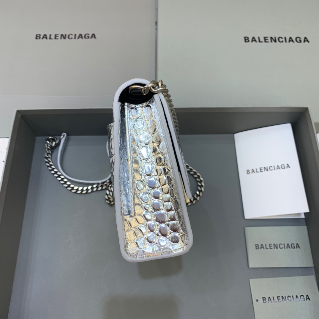 Ba*len*cia*ga hourglass