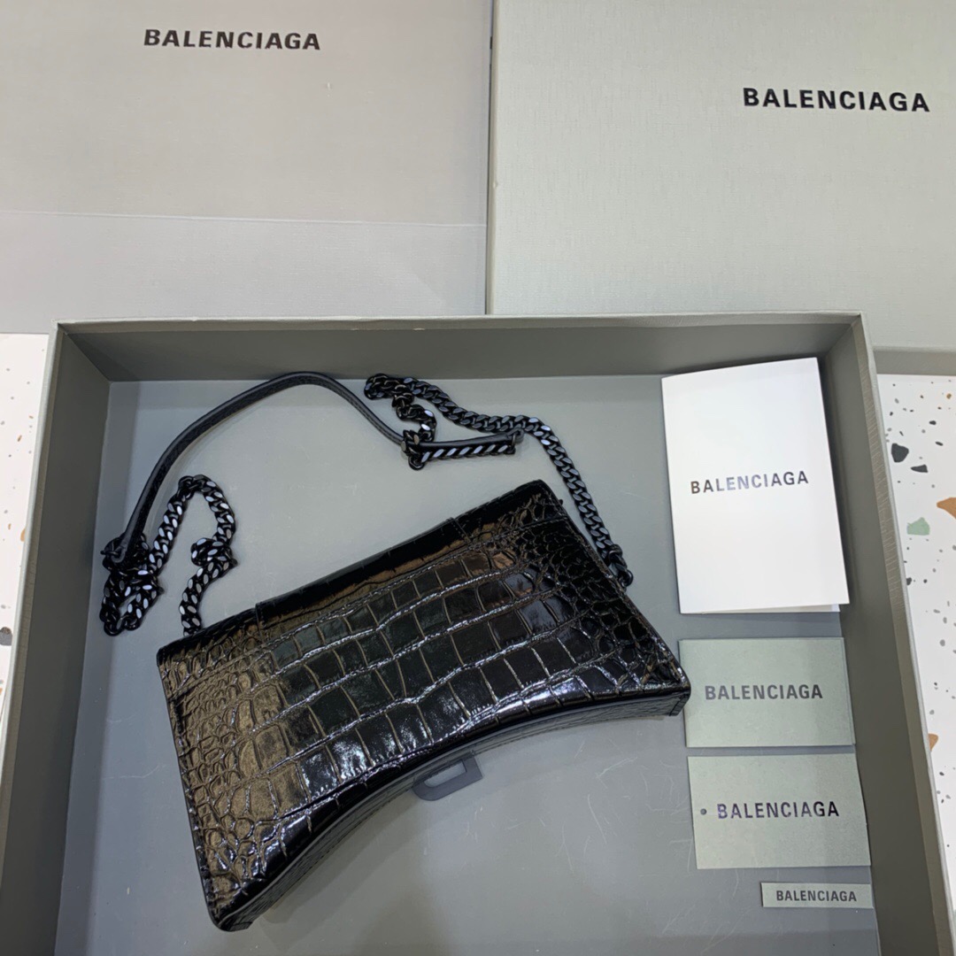 Ba*len*cia*ga hourglass