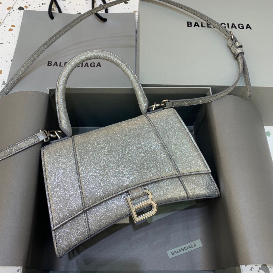 Ba*len*cia*ga hourglass