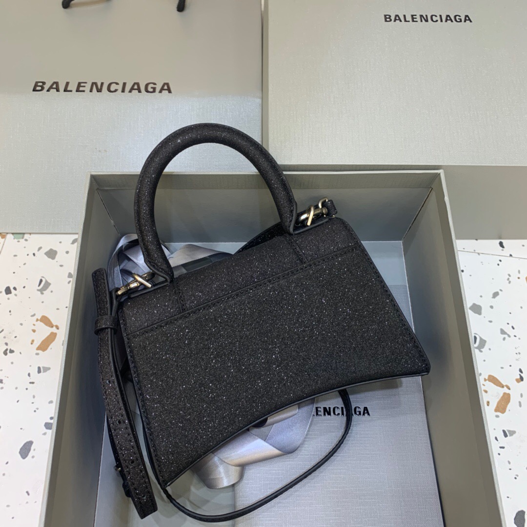 Ba*len*cia*ga hourglass