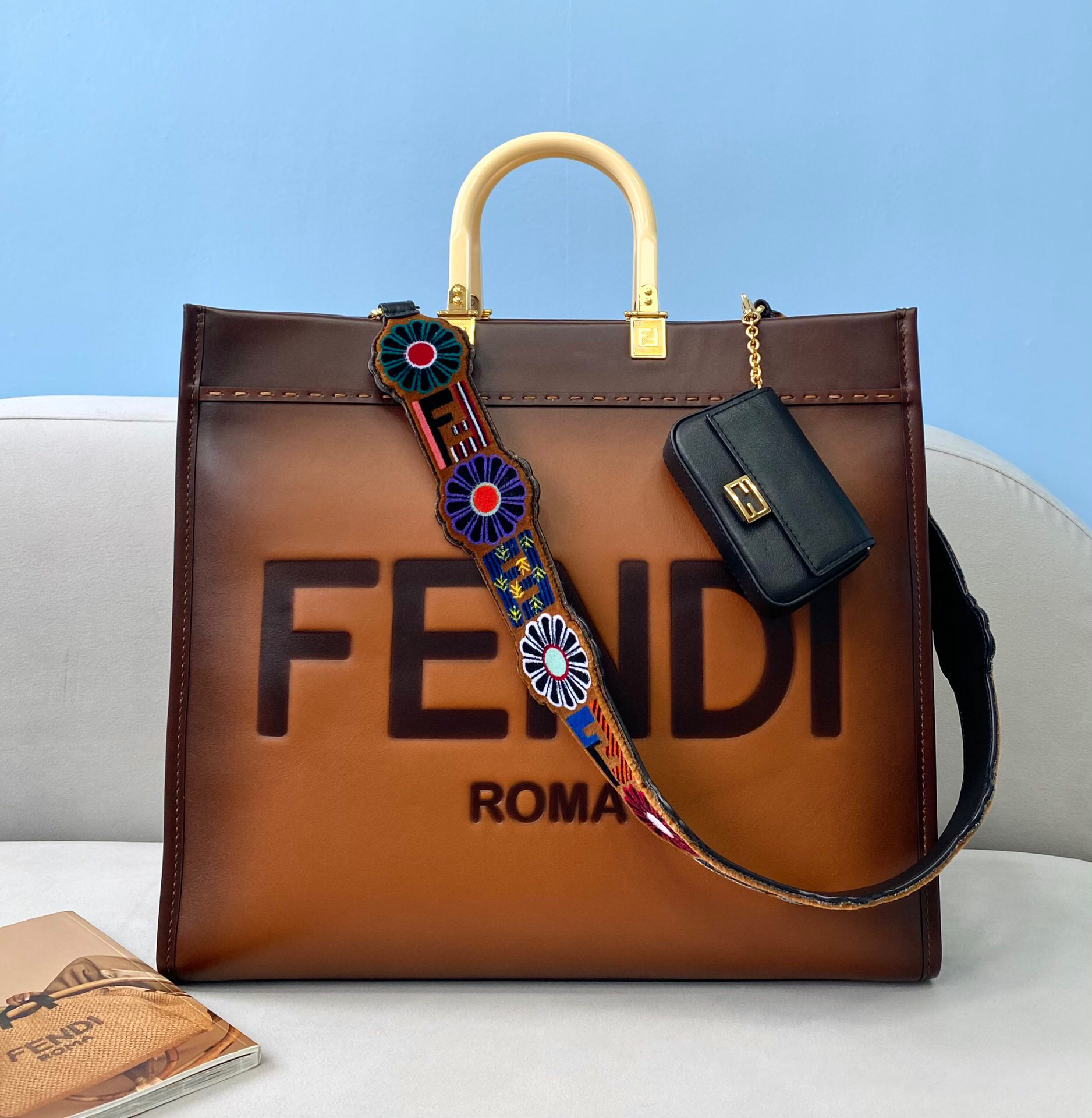 F**di tote