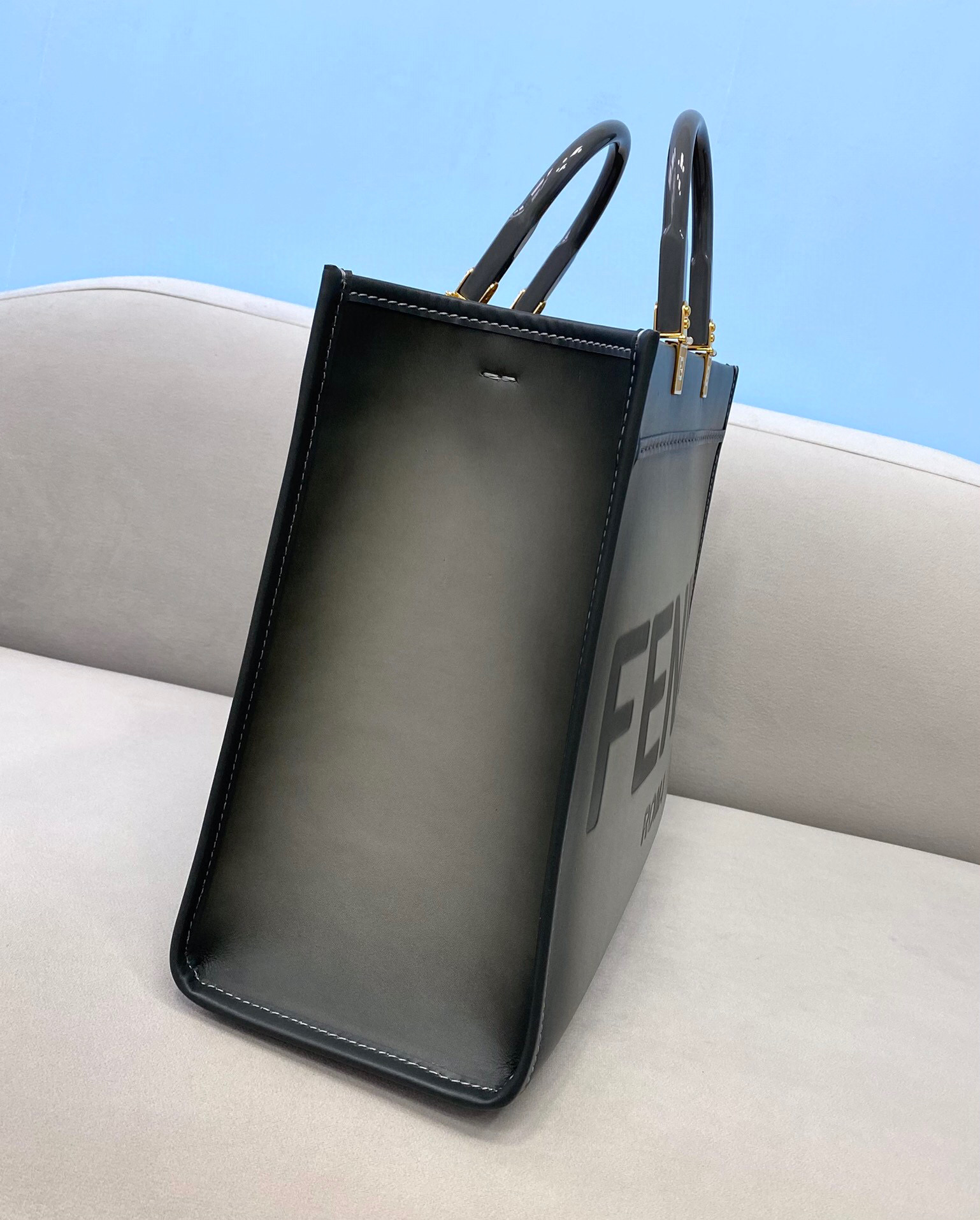F**di tote