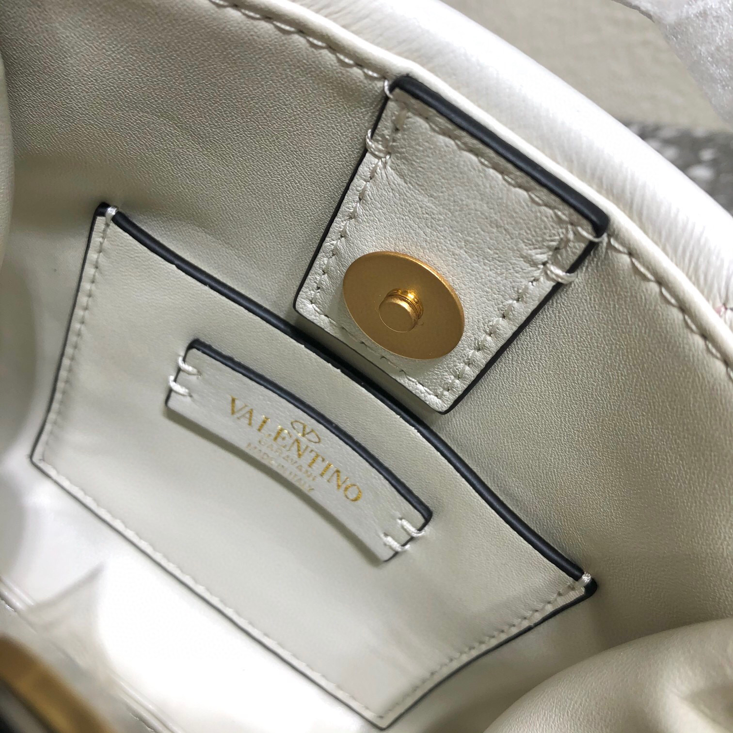 Valentino Garavani Roman Stud