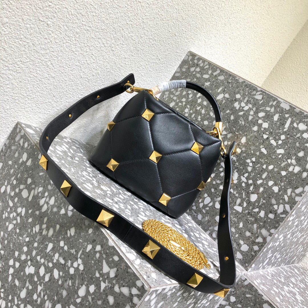Valentino Garavani Roman Stud