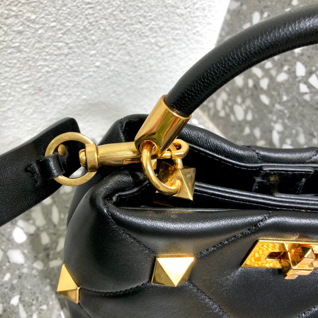 Valentino Garavani Roman Stud