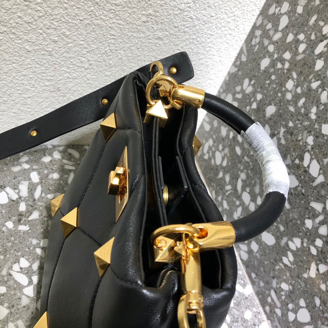 Valentino Garavani Roman Stud