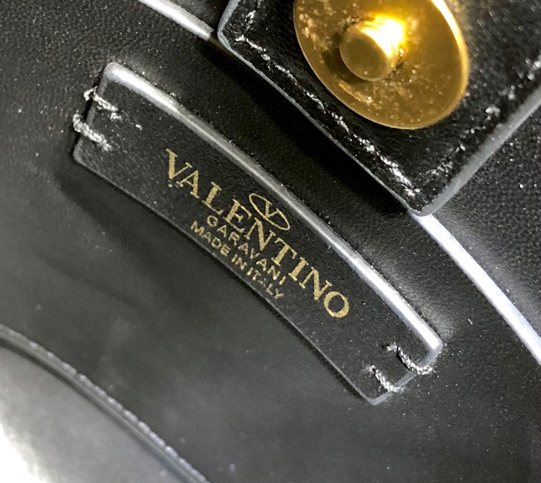 Valentino Garavani Roman Stud