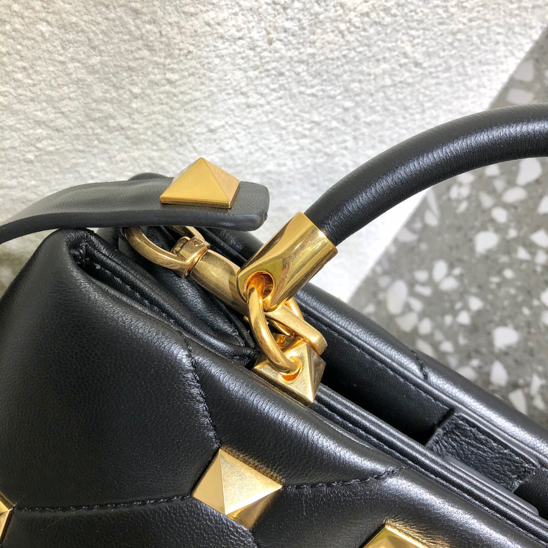 Valentino Garavani Roman Stud