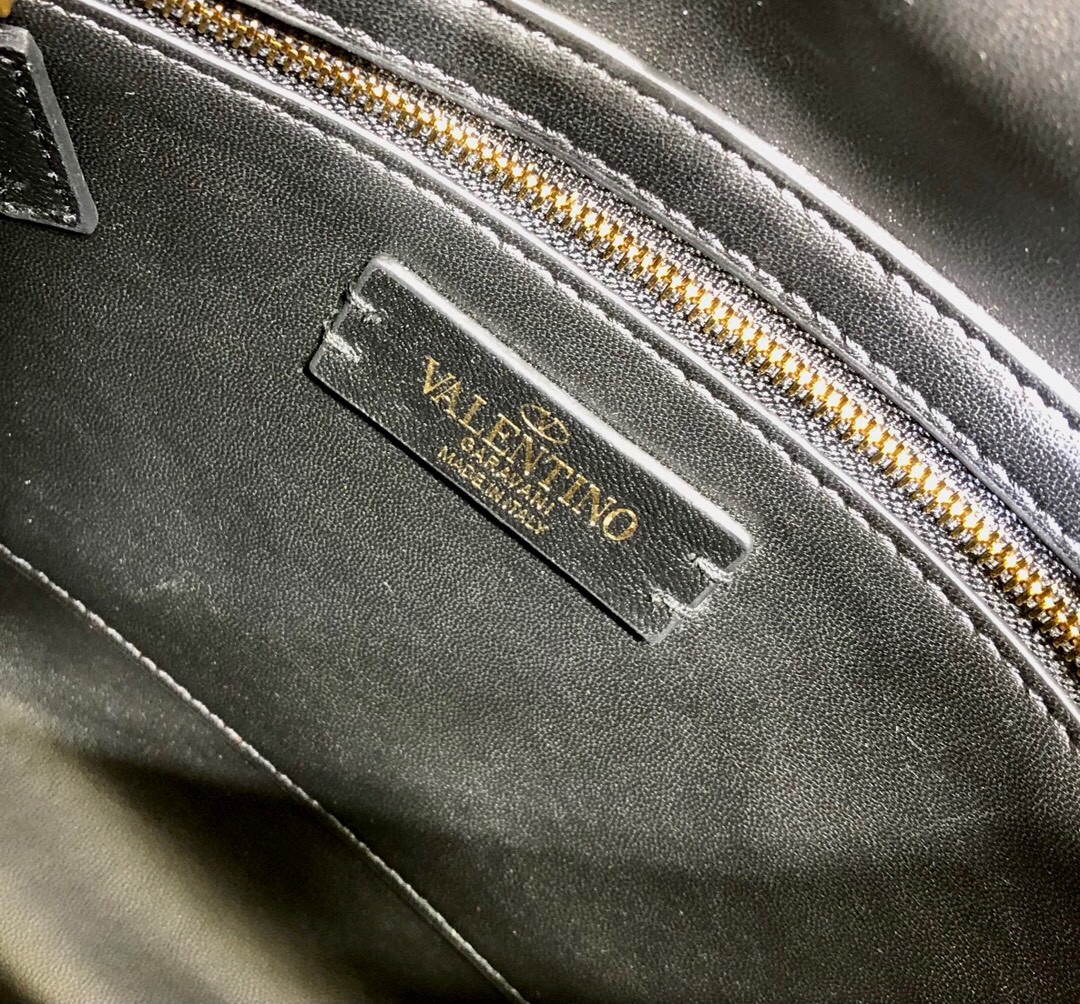 Valentino Garavani Roman Stud