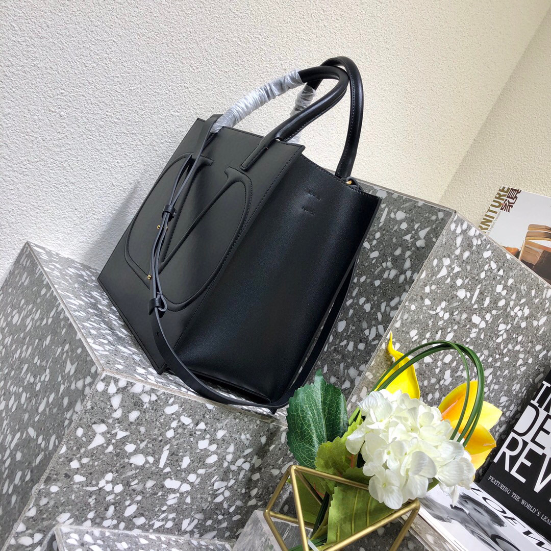Valentino Garavani Walk Tote