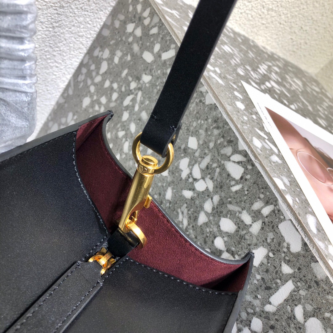 Valentino Garavani Walk Tote