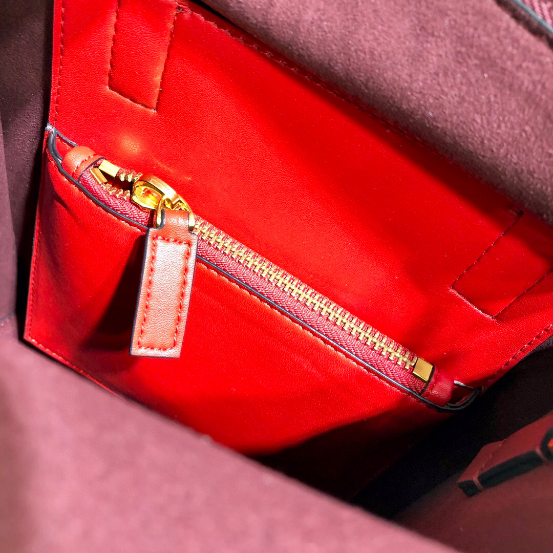 Valentino Garavani Walk Tote