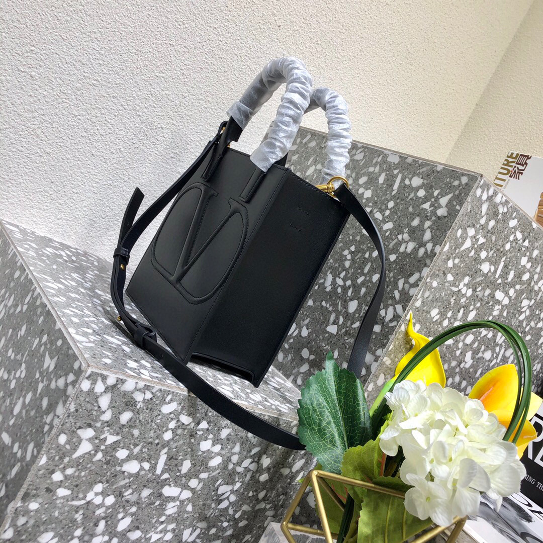 Valentino Garavani Walk Tote