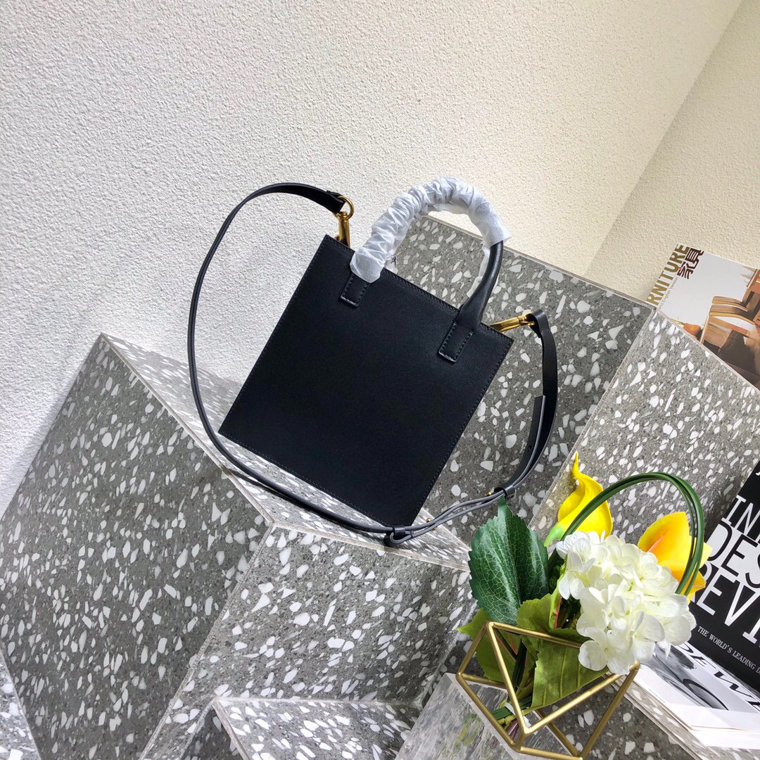 Valentino Garavani Walk Tote