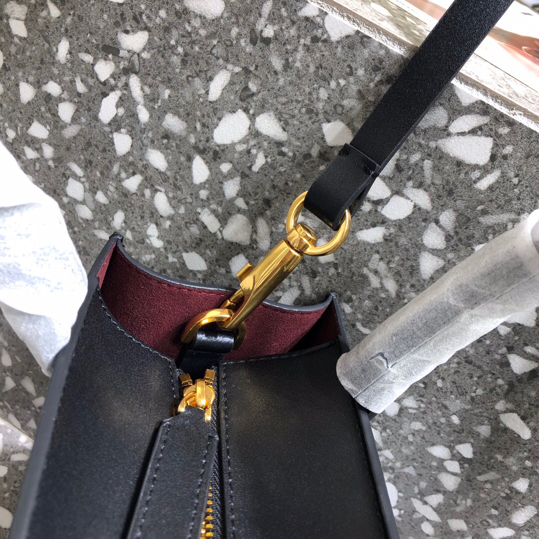 Valentino Garavani Walk Tote