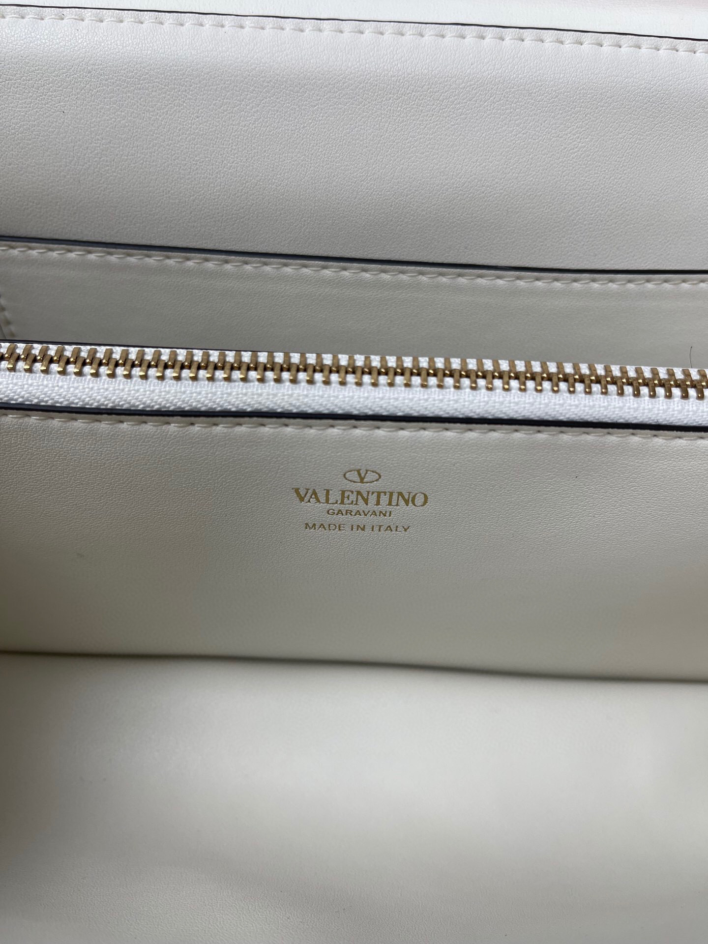 Valentino Stud Sign
