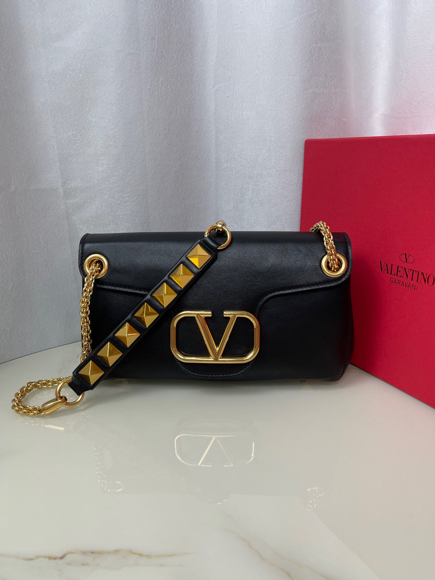 Valentino Stud Sign