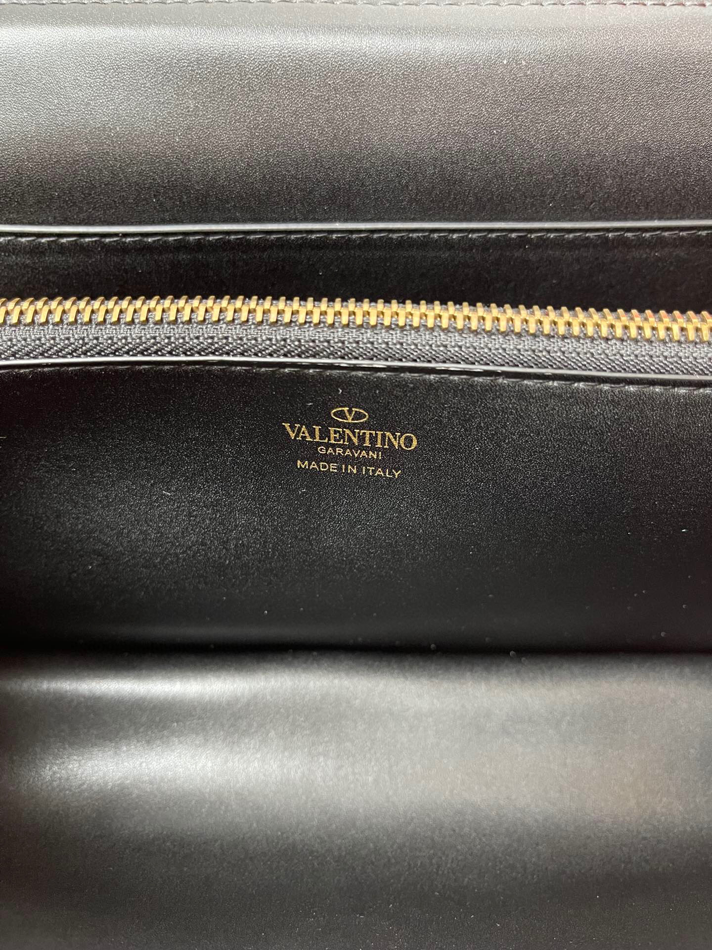 Valentino Stud Sign