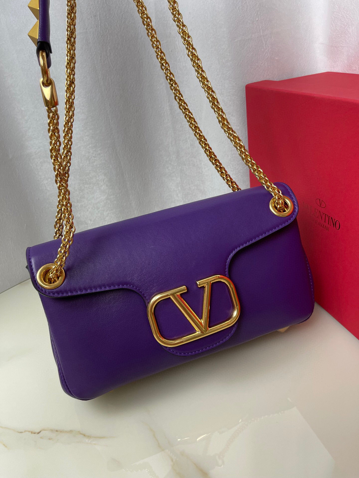 Valentino Stud Sign