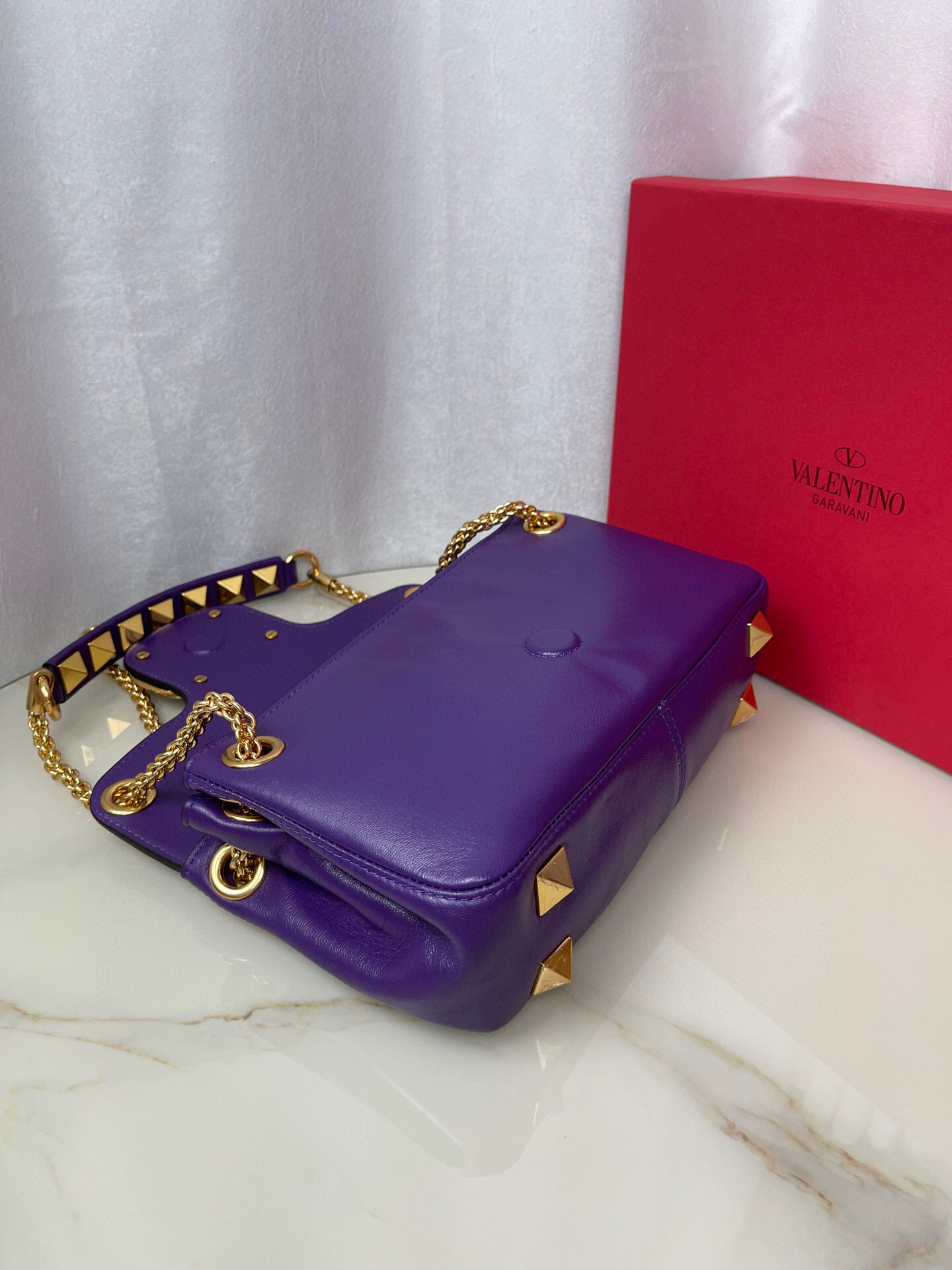 Valentino Stud Sign
