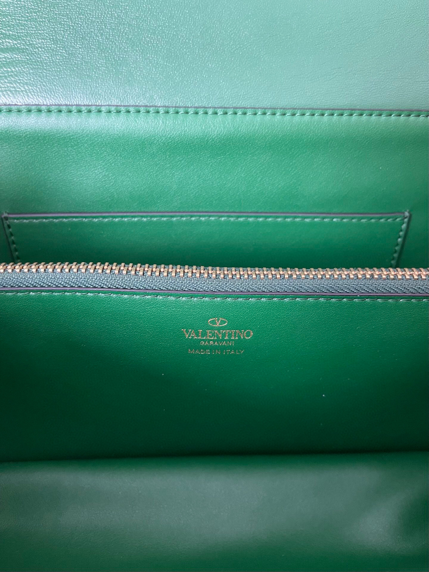 Valentino Stud Sign