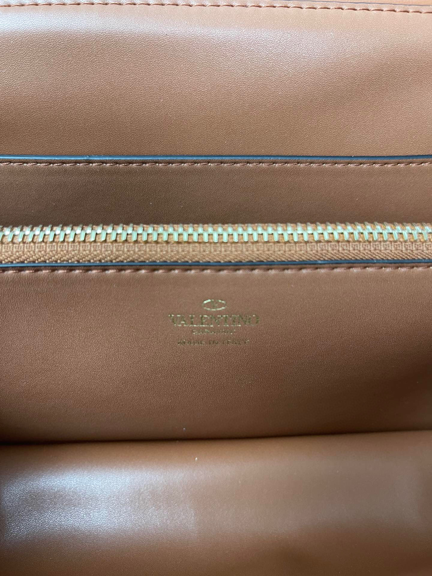 Valentino Stud Sign