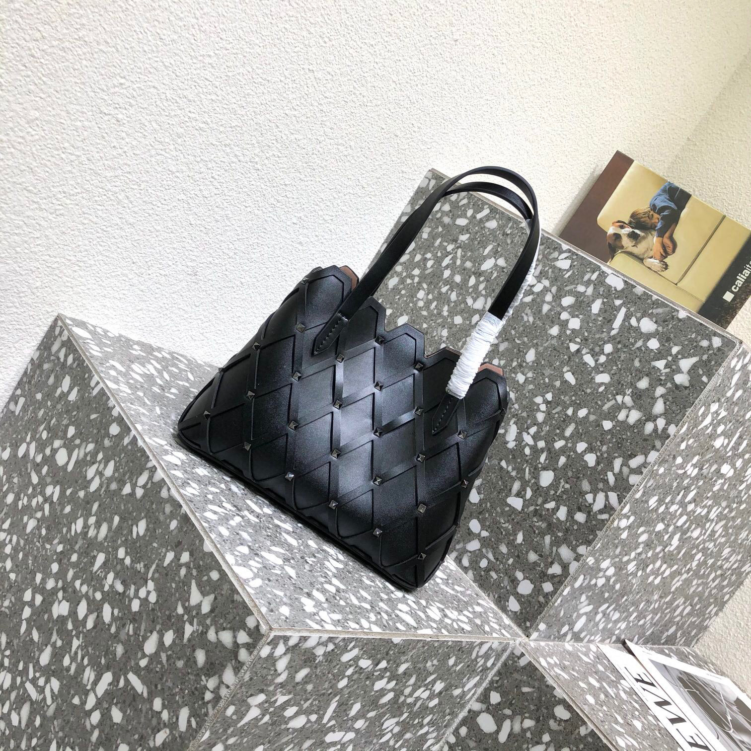 Valentino Beehive