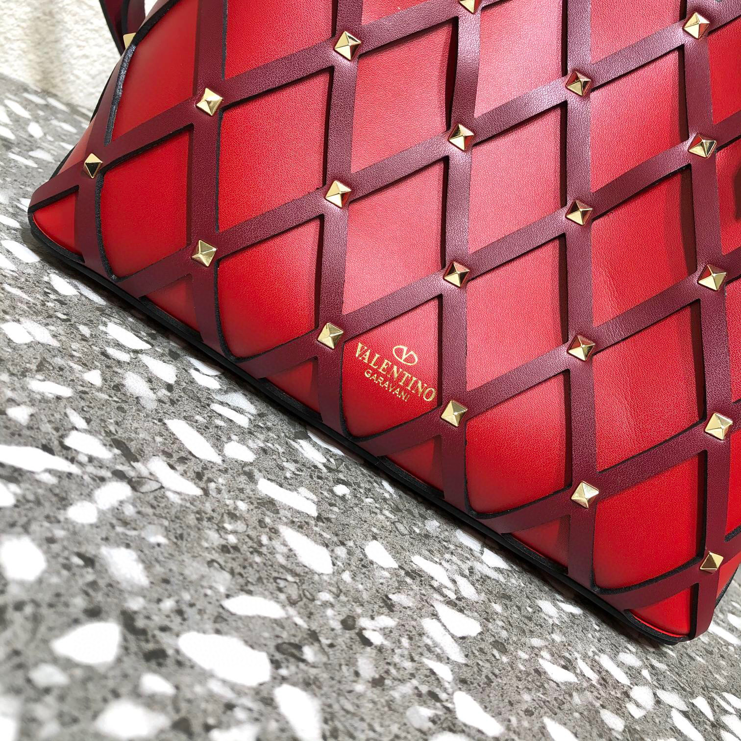 Valentino Beehive