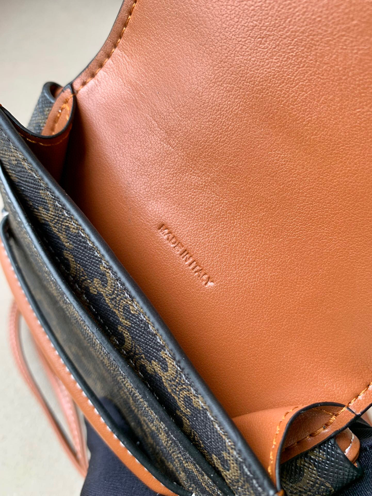 Ce**e mobile phone bag