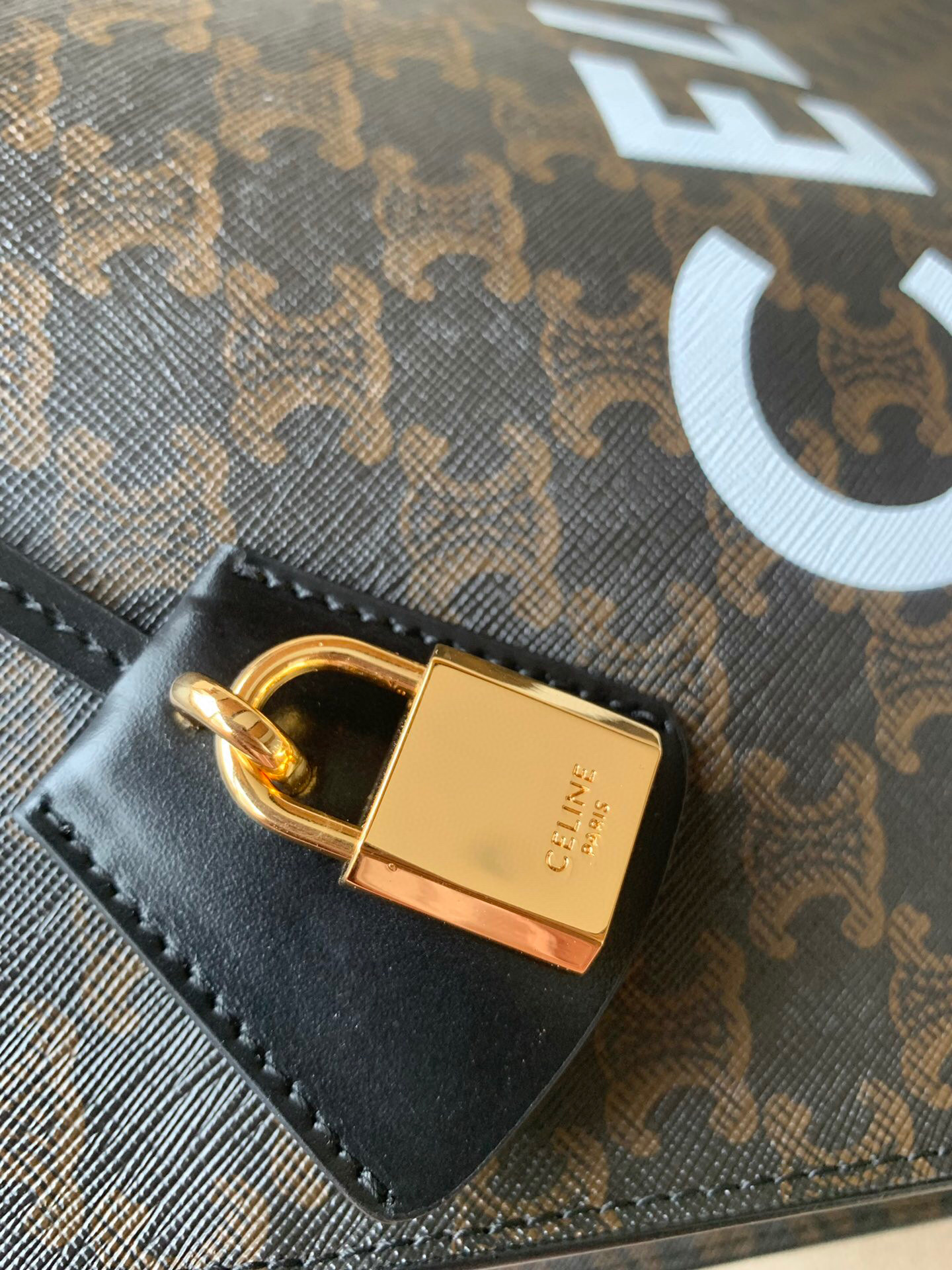Ce**e tote