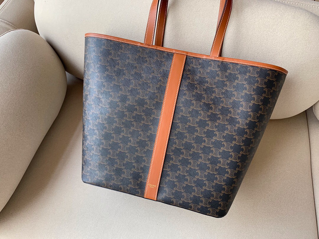 Ce**e triomphe tote