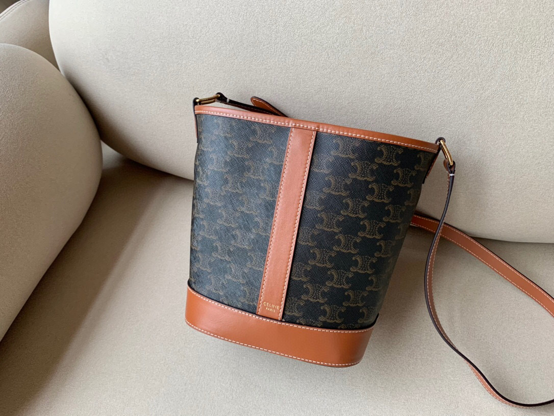 Ce**e canvas bucket