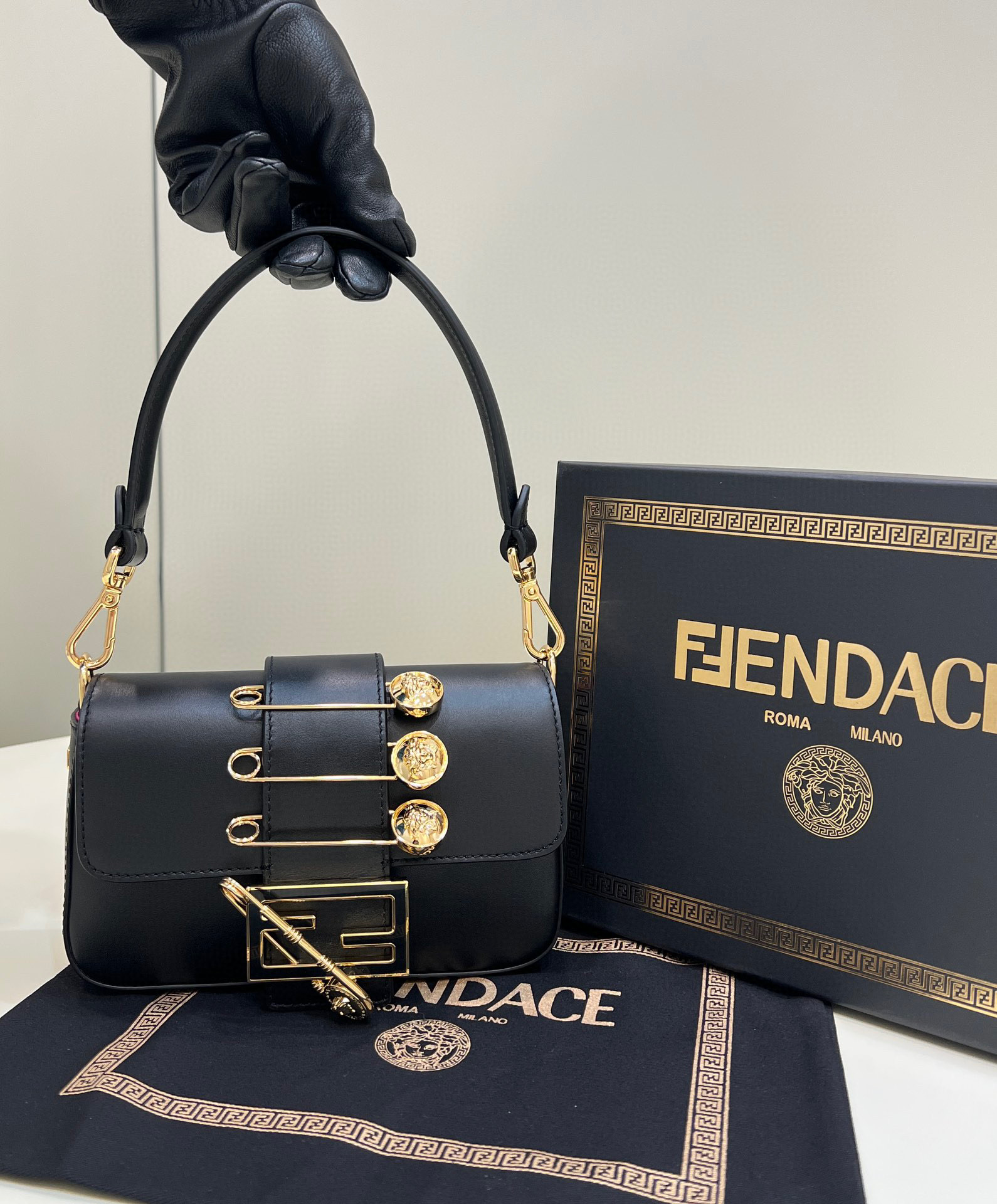 F**di & versace baguette