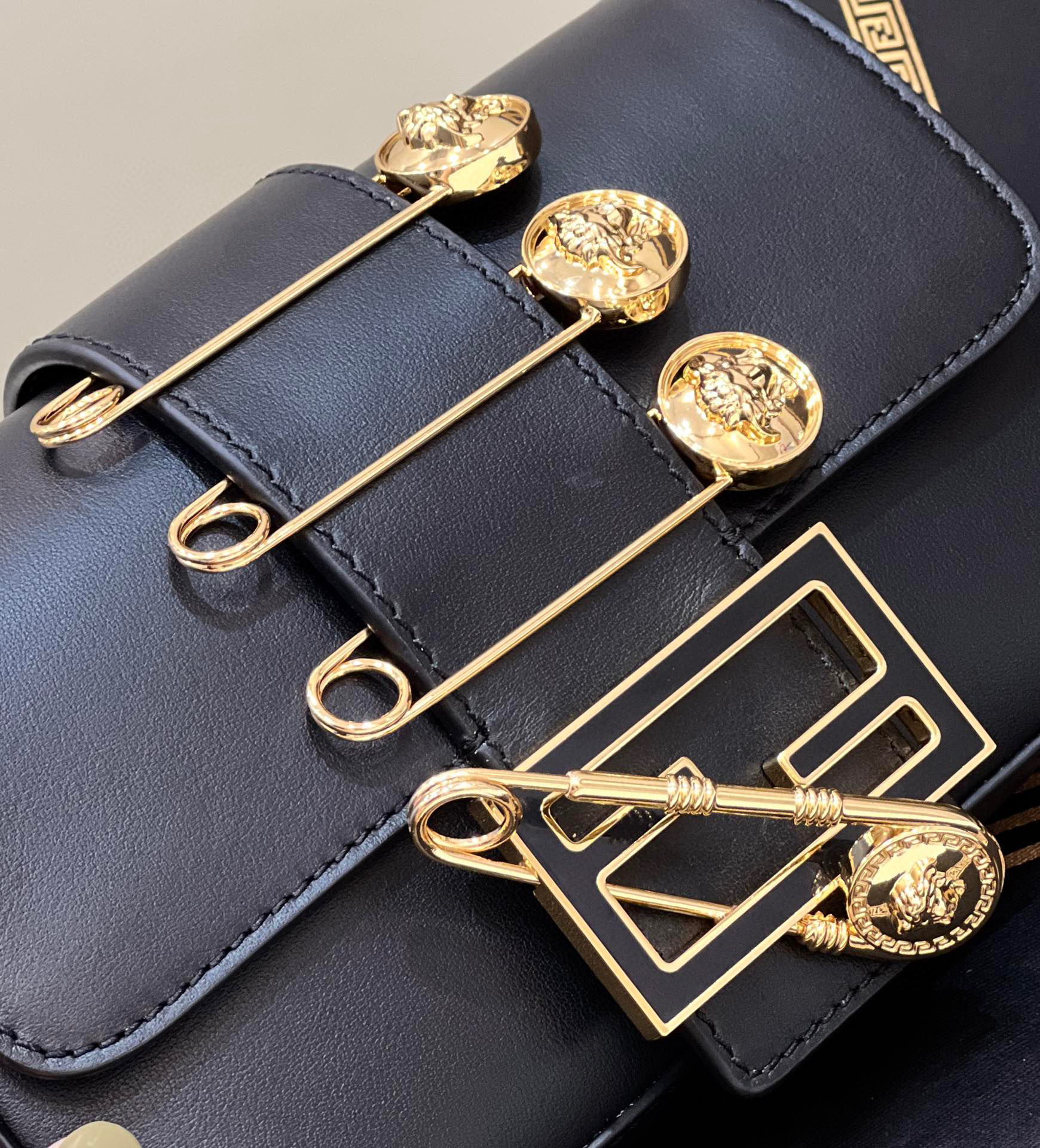 F**di & versace baguette