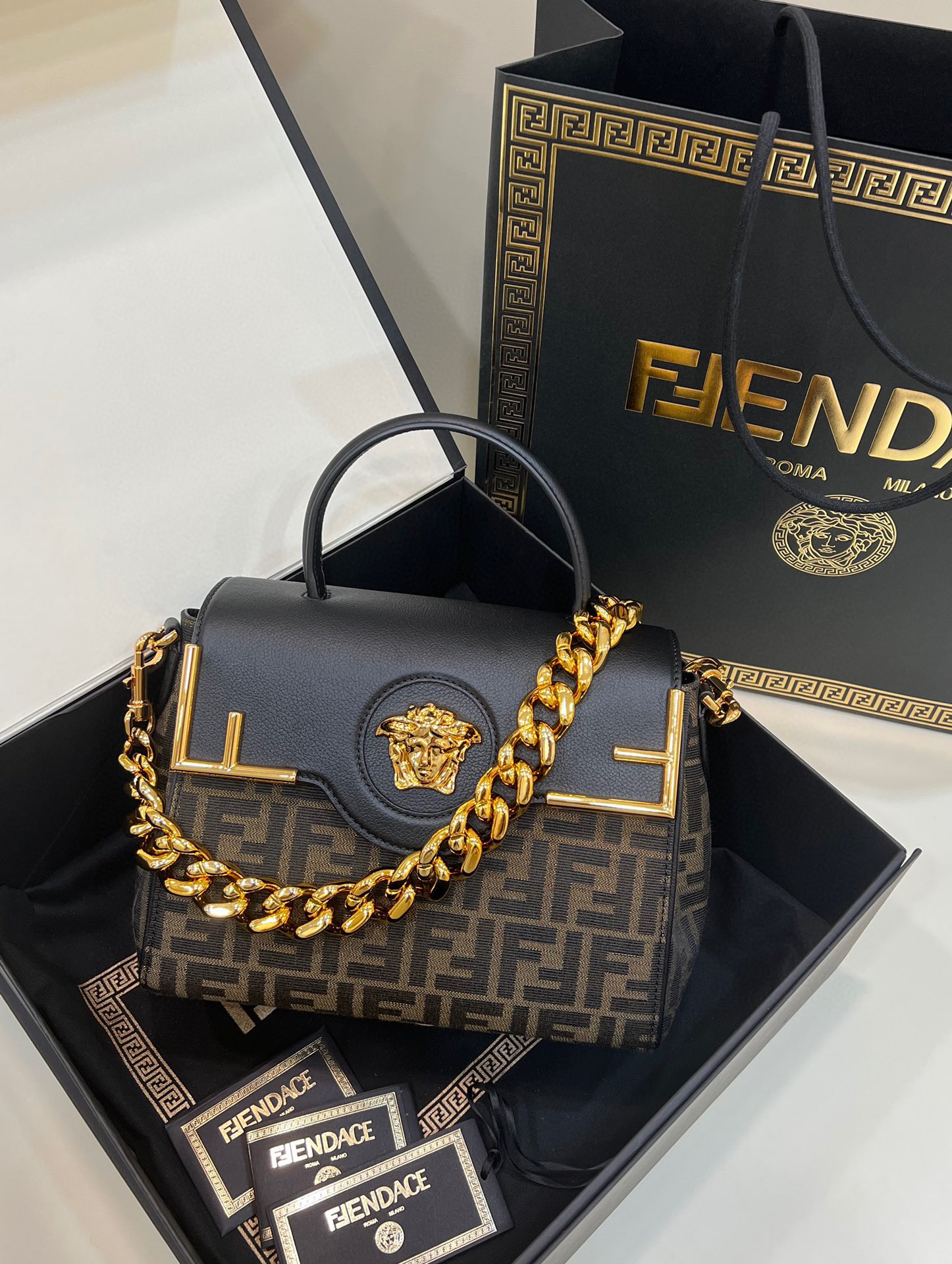 F**di & versace la medusa