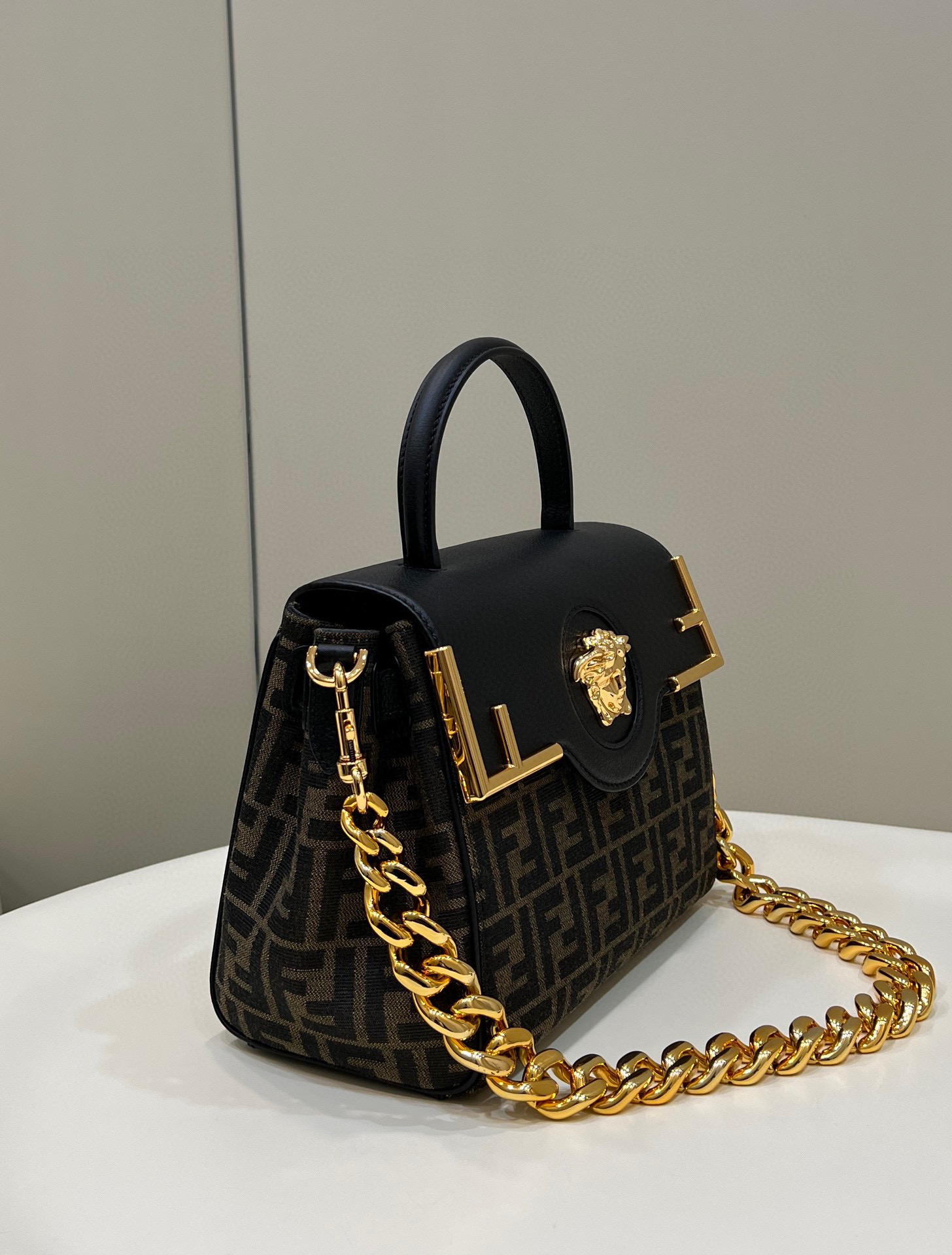 F**di & versace la medusa