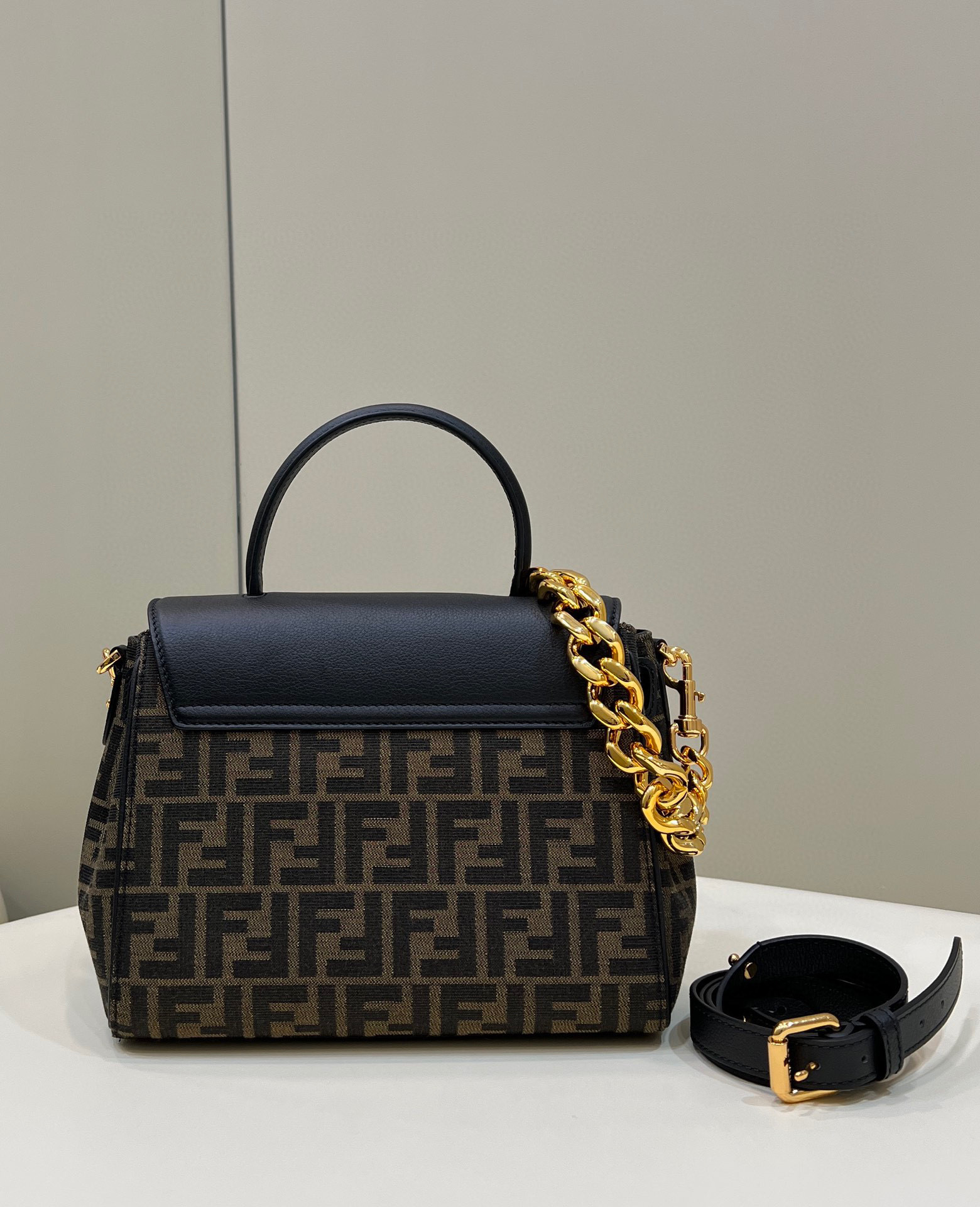 F**di & versace la medusa