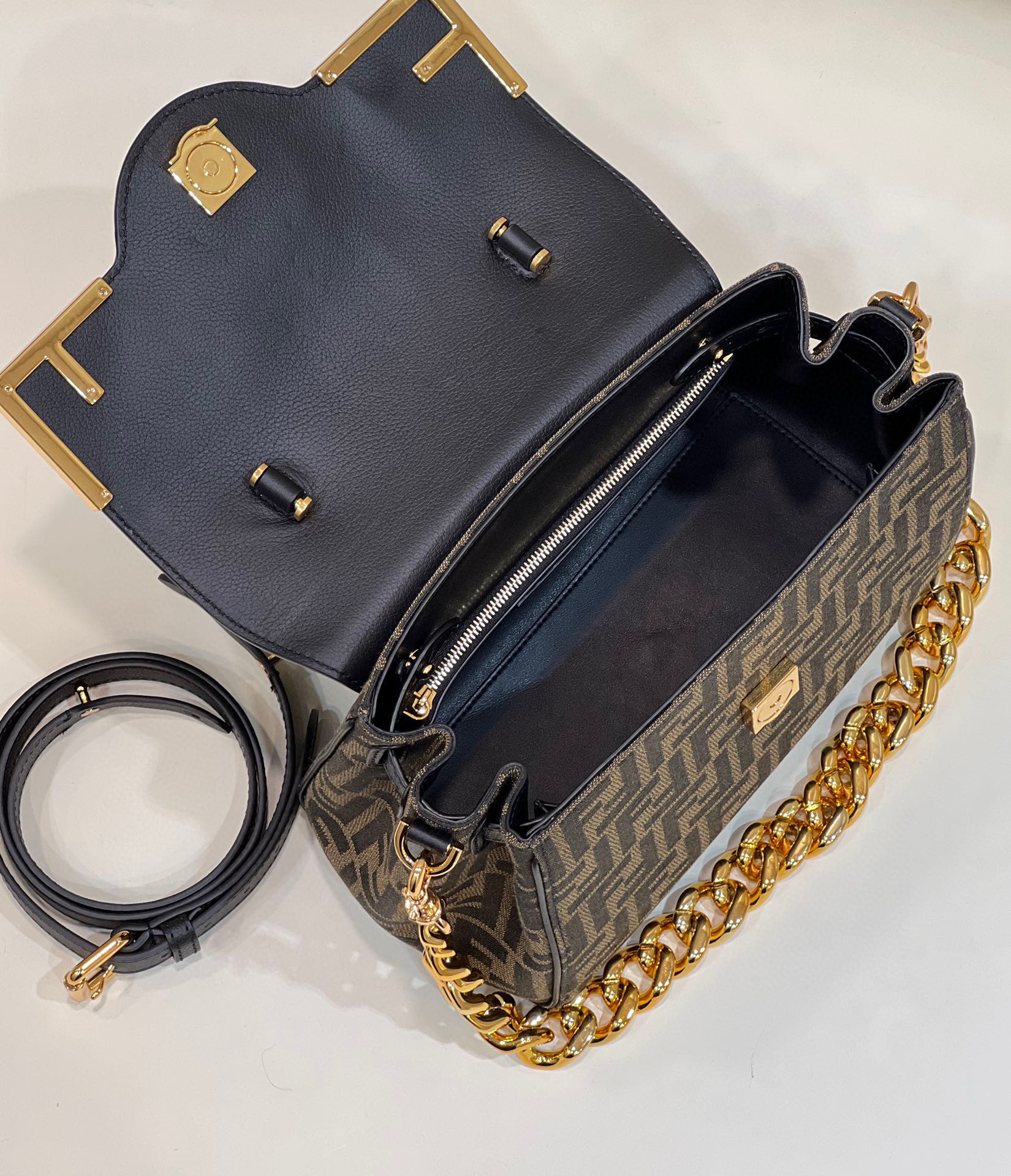 F**di & versace la medusa