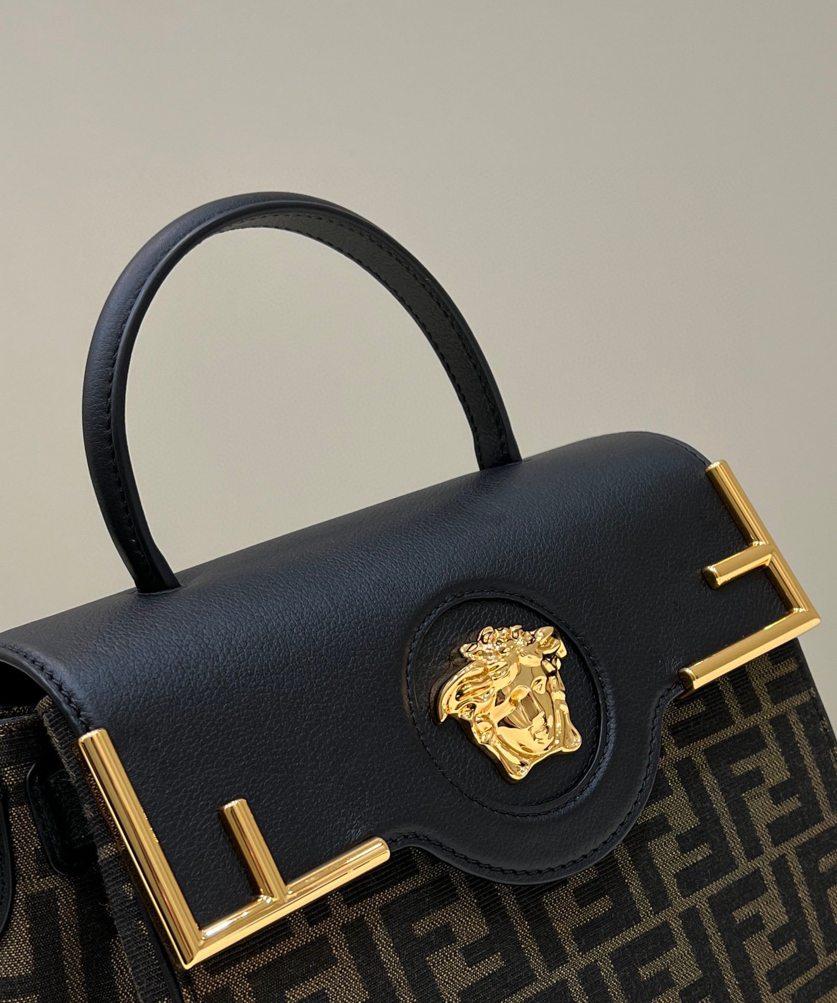 F**di & versace la medusa